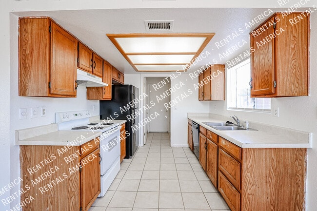 Building Photo - 8342 W Orchid Ln