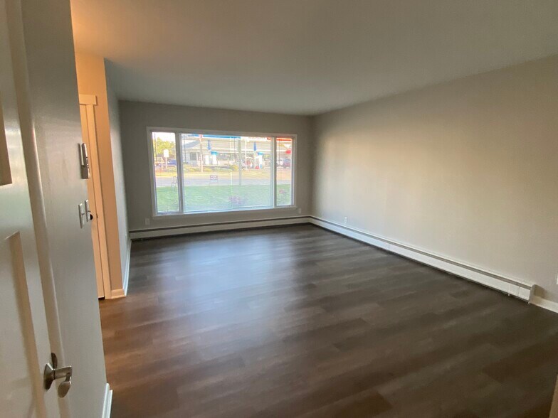 Large Living Room - 144 Main St