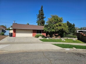 Building Photo - 1087 N Greengrove St