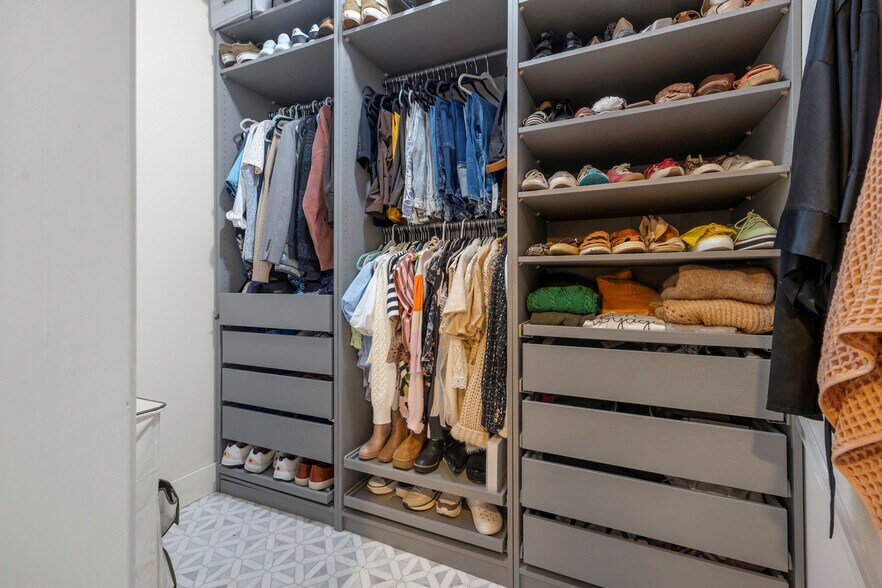 Building Photo - 6125 NE 175th St