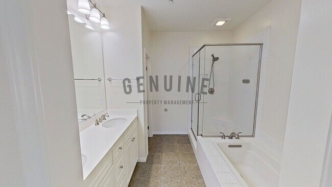 Building Photo - Beautiful Two-Level 2Bd 2Ba Condo in Irvine