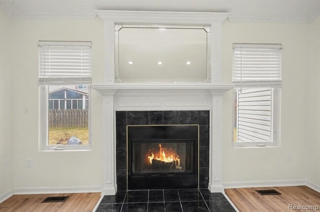 Building Photo - 21864 Laurel St