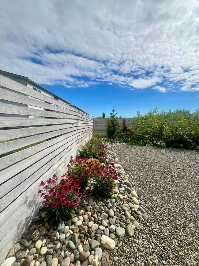 Building Photo - BEAUTIFUL 3Bd 2.5Ba energy efficient home ...