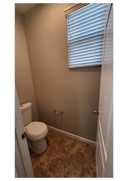 Building Photo - 1750 Bella Lago Dr
