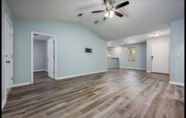 Building Photo - 44 Wildwood St