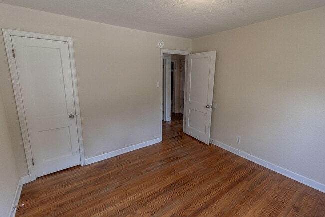 Building Photo - 306 W Worley St