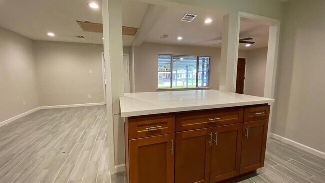 Building Photo - 2406 Rosemead Dr