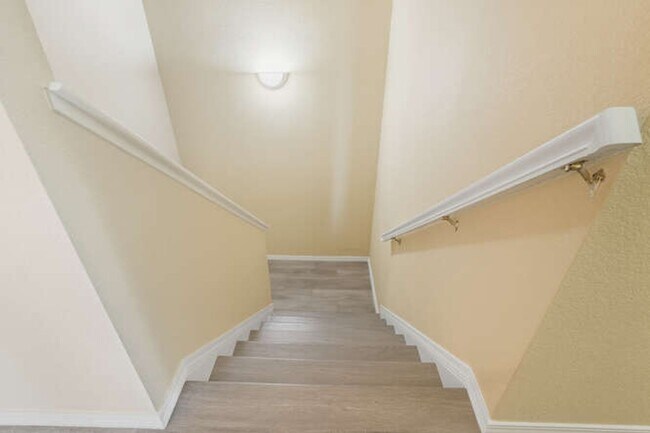 Building Photo - Spacious 5-Bedroom Home with Pool in NE Fr...
