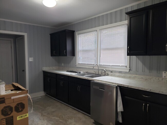 Building Photo - 810 Anarine Rd