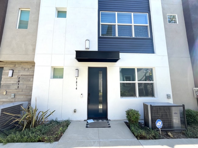 Building Photo - 3 bed, 2.5 bath located in Rancho Cucamonga!