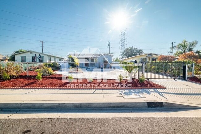 Building Photo - 2.5 bed 2 bath home for rent in Pico Rivera CA ready to move