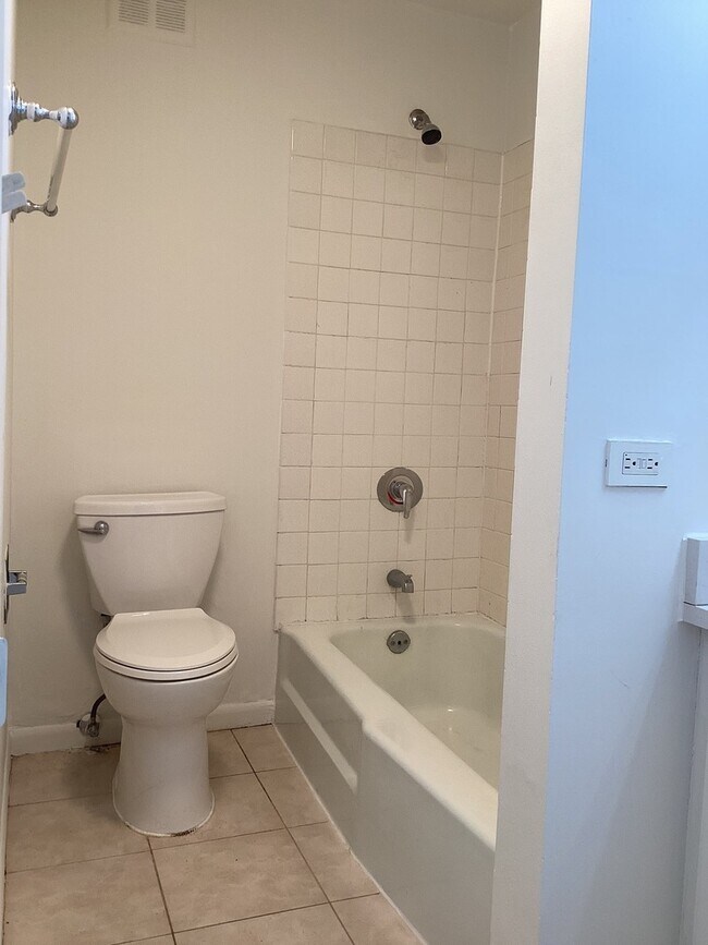 Building Photo - 5100 N Marine Dr