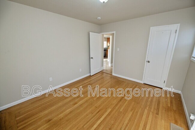 Building Photo - 1723 Bayo Vista Ave