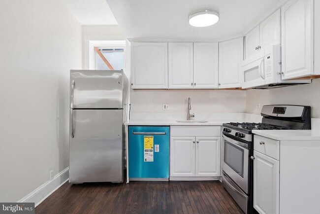 Building Photo - 1038 6th St NE