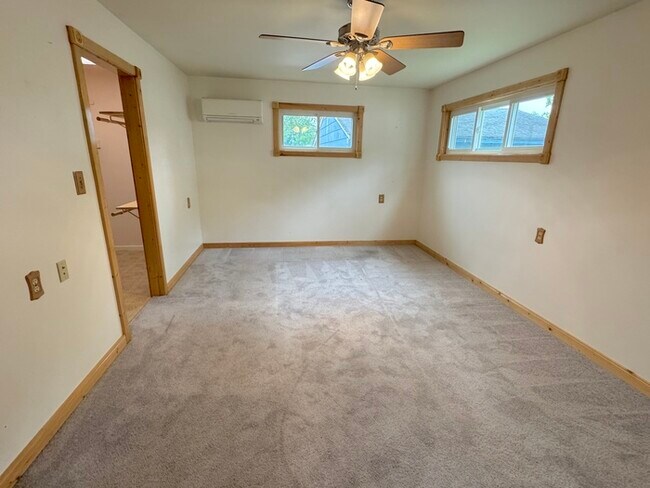 Building Photo - 5007 Hazelwood Rd