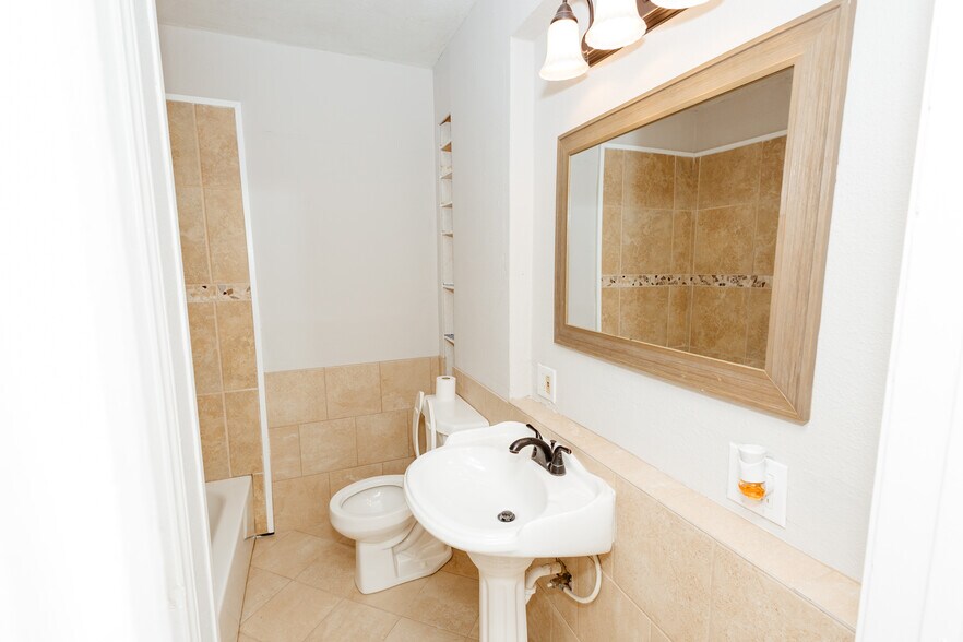 Building Photo - 3609 Cumberland Ave