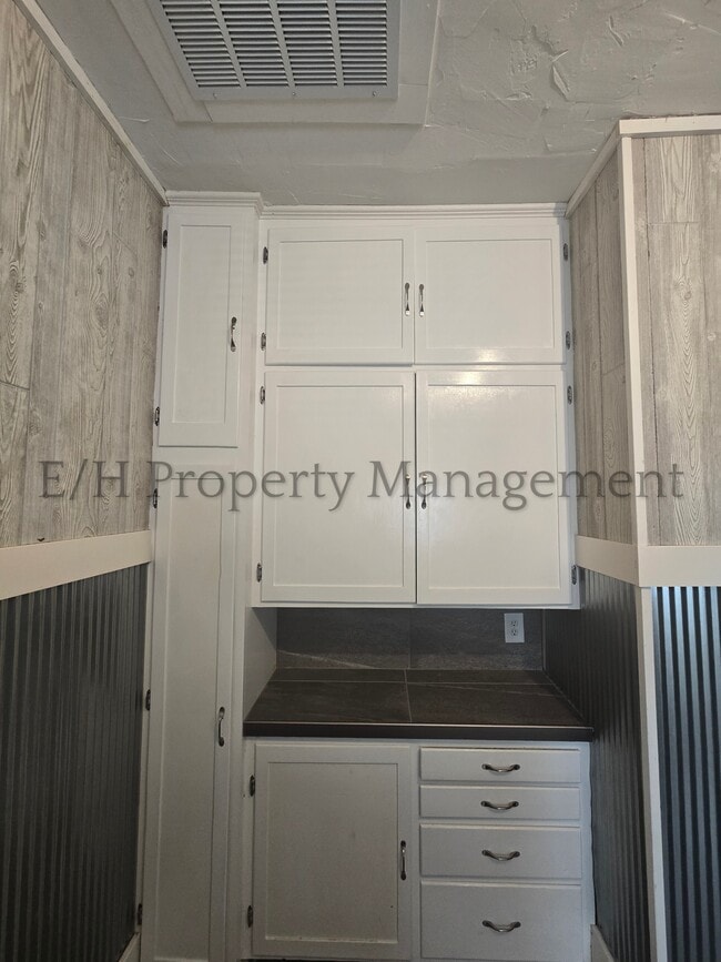 Building Photo - 212 S Meridian Ave
