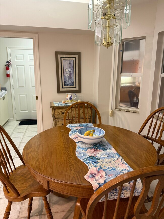 Building Photo - 144 Lady Palm Dr