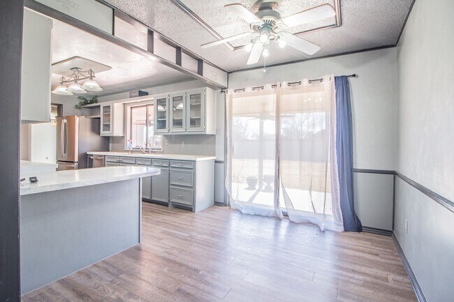 Building Photo - Charming home with updates!