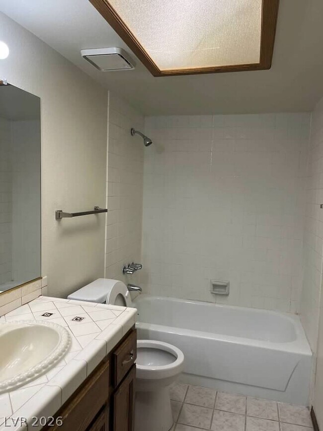 Building Photo - 600 Woodmount Dr