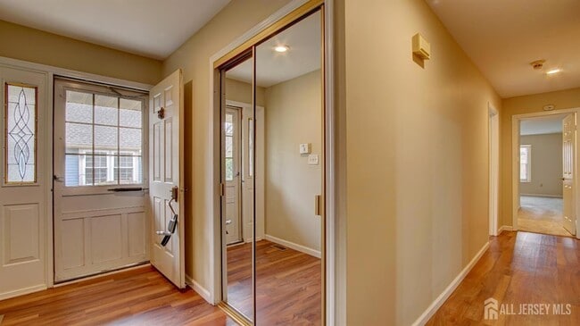 Building Photo - 18B Thomas Paine Dr