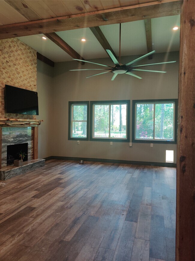 Building Photo - 644 Durham Dr