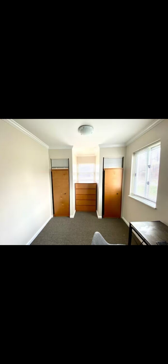Building Photo - 109 Porter St