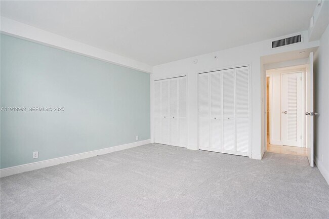 Building Photo - 5101 Collins Ave