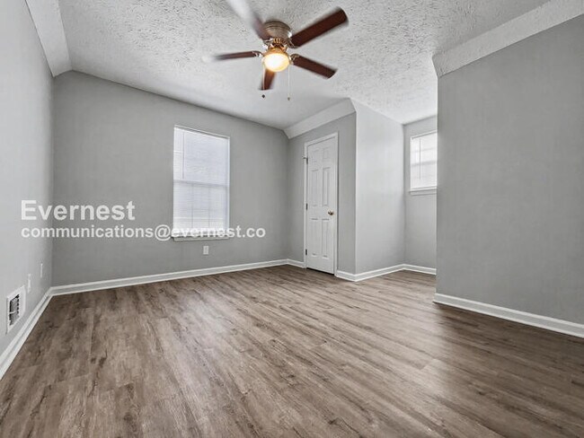 Building Photo - 117 Thornwood Dr