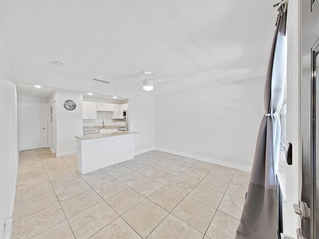 Building Photo - 2501 Harn Blvd
