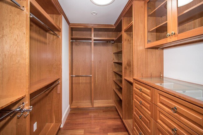 Building Photo - 446 Guadalupe Dr