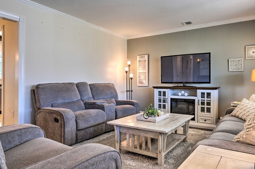 Building Photo - 500 Blossom Bend