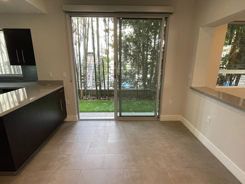 Building Photo - 1666 Greenfield Ave