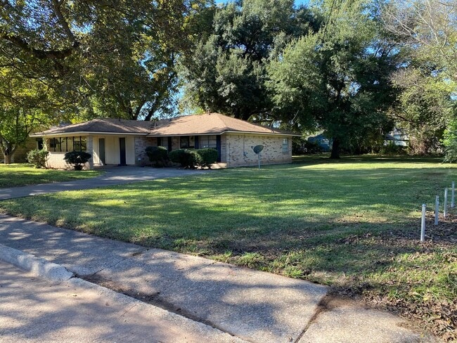 Primary Photo - 4 bedroom 1 1/2 bath