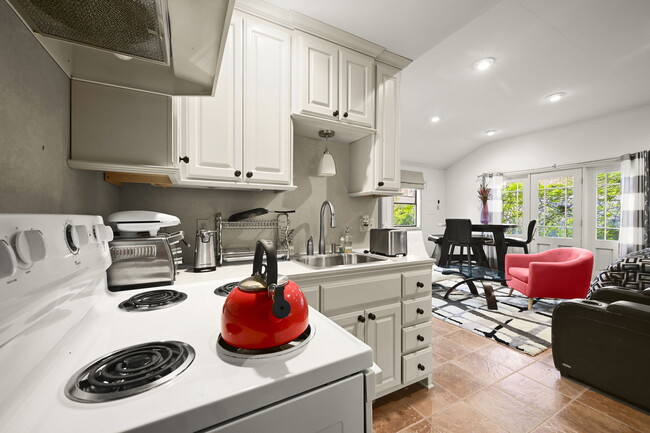 Building Photo - 4724 Lake Point Ave