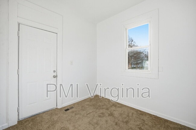 Building Photo - 36 Cedar Ave