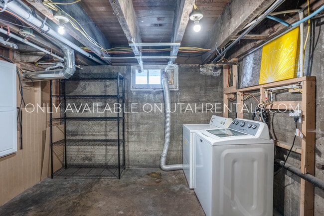 Building Photo - 355 S 600 W