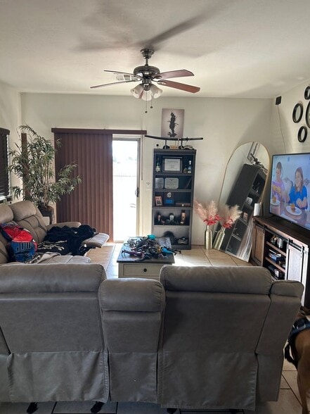 Building Photo - 3610 Cam Del Rancho