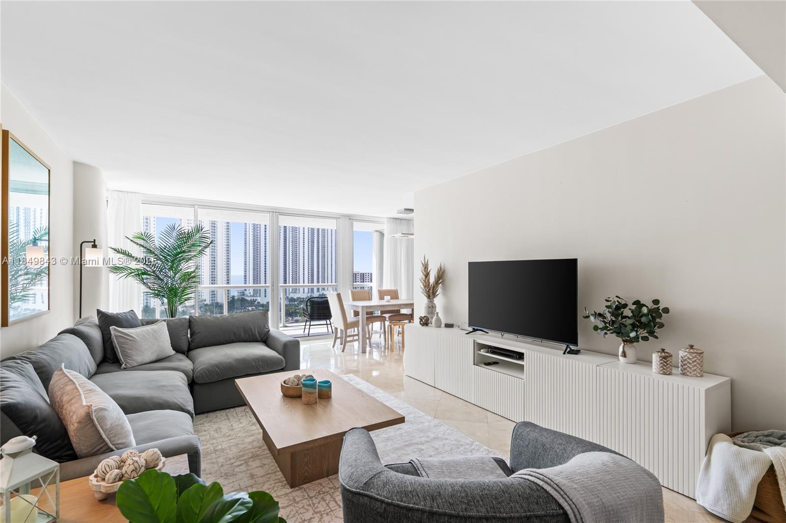 Building Photo - 16500 Collins Ave