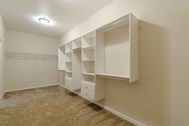 Building Photo - 560 Persimmon Pass