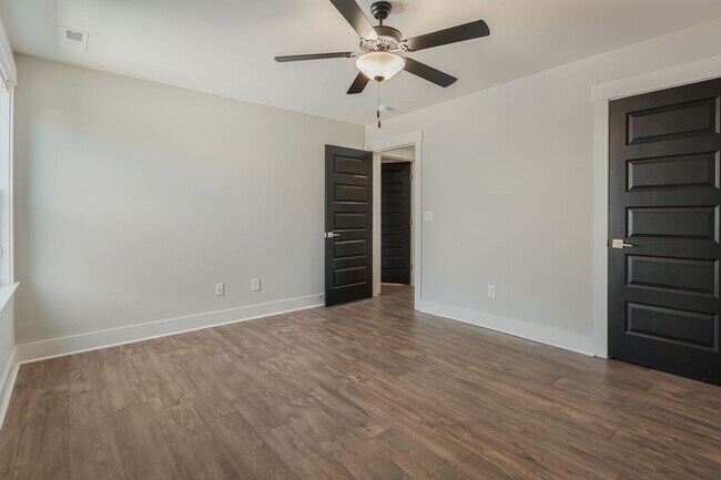 Building Photo - Gated Community - Villages of Stoneybrook