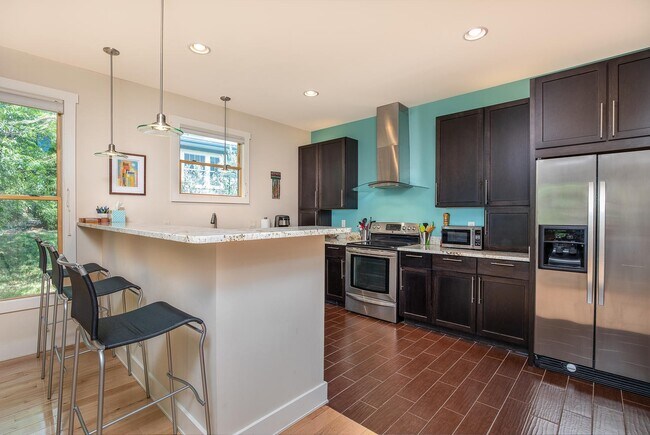 Building Photo - Charming Modern Home in Kenilworth