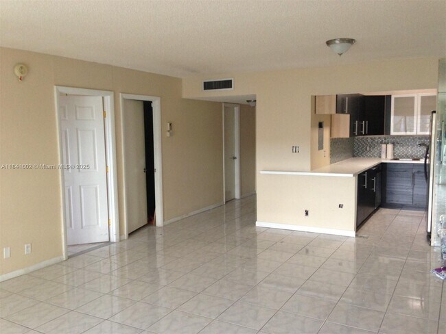 Building Photo - 6101 N Falls Cir Dr