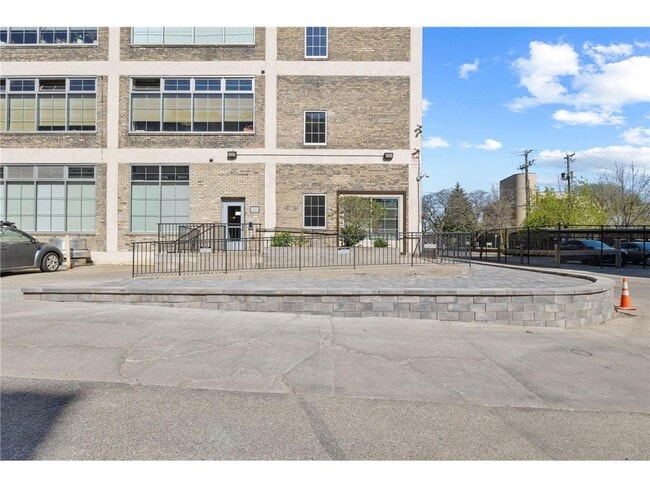 Building Photo - 918 N 3rd St