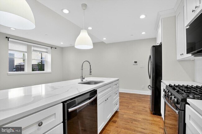 Building Photo - 1420 E Susquehanna Ave