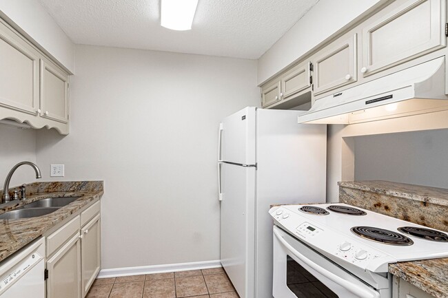 Building Photo - 1 Bedroom Condo upstairs Near Our Lady of ...