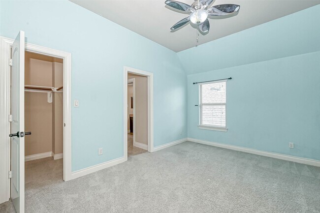 Building Photo - 27415 Blinkwood Park