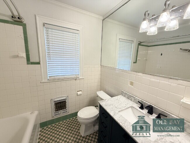 Building Photo - Charming Midtown Cottage  All approved applications are subject to an 18-month lease term. $75 pe...