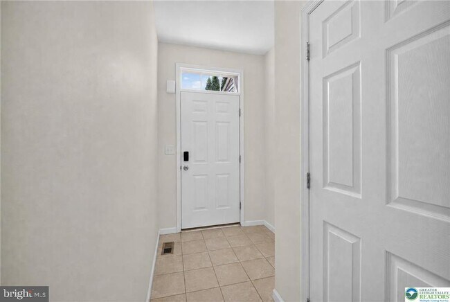 Building Photo - 5127 Dogwood Trail