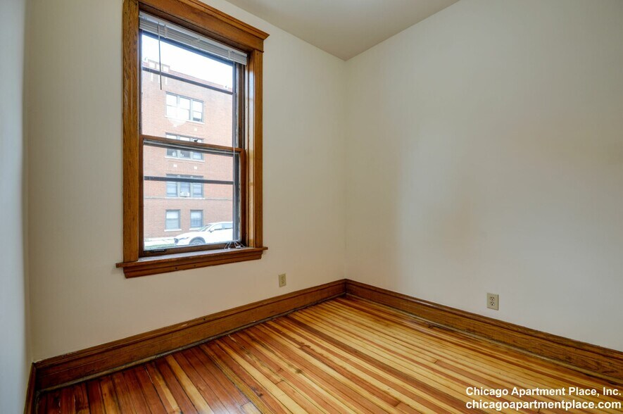 Building Photo - 3914 N Greenview Ave
